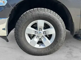 Ram 1500 Clásico 2019 4x4 Lone Star Silver 4 puertas Crew Cab 6,3 pies SB Camioneta