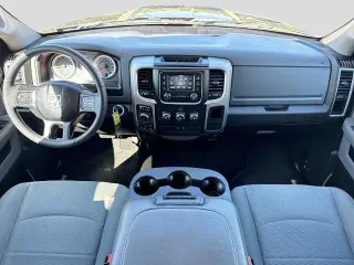 Ram 1500 Clásico 2019 4x4 Lone Star Silver 4 puertas Crew Cab 6,3 pies SB Camioneta