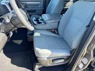 Ram 1500 Clásico 2019 4x4 Lone Star Silver 4 puertas Crew Cab 6,3 pies SB Camioneta