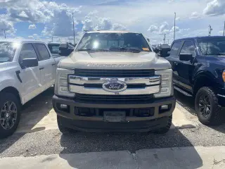 Ford F-250 Super Duty 2017 4x4 King Ranch 4dr Crew Cab 6.8 ft. SB Camioneta