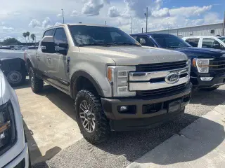 Ford F-250 Super Duty 2017 4x4 King Ranch 4dr Crew Cab 6.8 ft. SB Camioneta