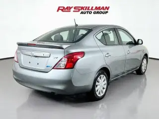 Nissan Versa 2013 1.6 S 4p Sedan 5M