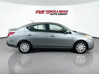 Nissan Versa 2013 1.6 S 4p Sedan 5M