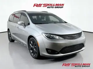 Chrysler Pacifica 2019 Touring L Plus Minivan 4p.