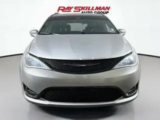 Chrysler Pacifica 2019 Touring L Plus Minivan 4p.