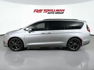 Chrysler Pacifica 2019 Touring L Plus Minivan 4p.