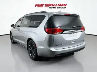 Chrysler Pacifica 2019 Touring L Plus Minivan 4p.
