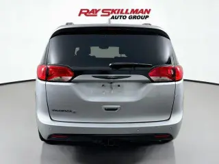 Chrysler Pacifica 2019 Touring L Plus Minivan 4p.