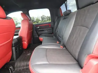 Ram 1500 2017 4x4 Rebel 4p. Cabina Extendida 5.5 pies. Camioneta