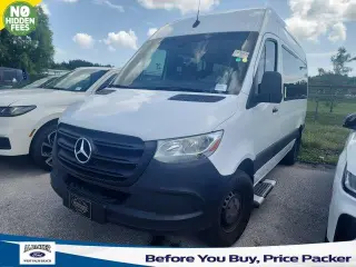 Mercedes-Benz Sprinter 2019 4x2 2500 3dr 144 in. WB Techo Alto Furgoneta de Pasajeros (3.0L V6)
