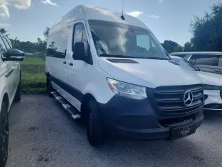 Mercedes-Benz Sprinter 2019 4x2 2500 3dr 144 in. WB Techo Alto Furgoneta de Pasajeros (3.0L V6)