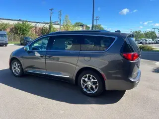 Chrysler Pacifica 2019 Limited 4dr Mini-Van