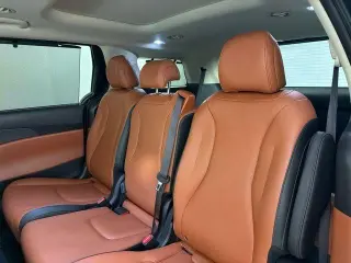 Kia Carnival Hybrid 2026 SX Minivan 4p.