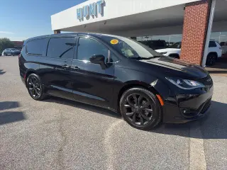 Chrysler Pacifica 2020 Touring 4p Minivan