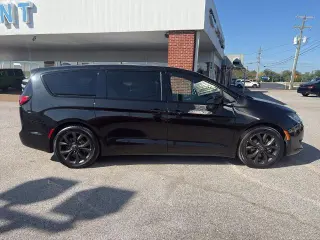 Chrysler Pacifica 2020 Touring 4p Minivan