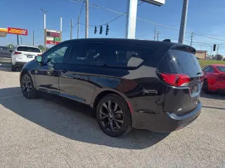 Chrysler Pacifica 2020 Touring 4p Minivan