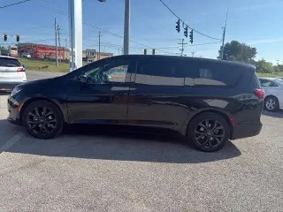 Chrysler Pacifica 2020 Touring 4p Minivan
