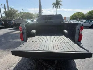 Chevrolet Silverado 1500 2025 4x2 RST 4p Cabina de Tripulante Estándar 5.8 pies ST