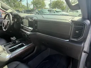 Chevrolet Silverado 1500 2025 4x2 RST 4p Cabina de Tripulante Estándar 5.8 pies ST