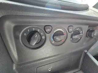 Ford Transit 2019 250 3dr SWB Low Roof Cargo Van con puertas laterales de pasajeros 60/40