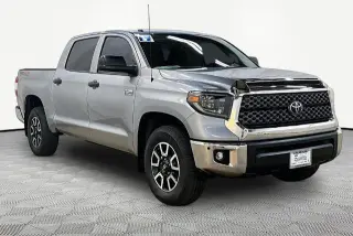 Toyota Tundra 2019 4x4 SR5 4p CrewMax Cab Pickup SB (5.7L V8)