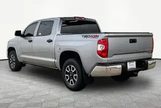 Toyota Tundra 2019 4x4 SR5 4p CrewMax Cab Pickup SB (5.7L V8)