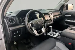 Toyota Tundra 2019 4x4 SR5 4p CrewMax Cab Pickup SB (5.7L V8)
