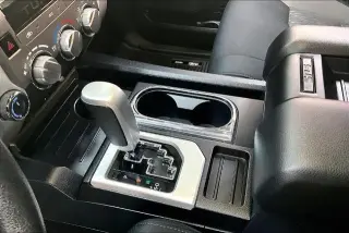 Toyota Tundra 2019 4x4 SR5 4p CrewMax Cab Pickup SB (5.7L V8)