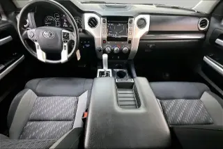 Toyota Tundra 2019 4x4 SR5 4p CrewMax Cab Pickup SB (5.7L V8)