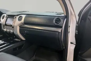Toyota Tundra 2019 4x4 SR5 4p CrewMax Cab Pickup SB (5.7L V8)