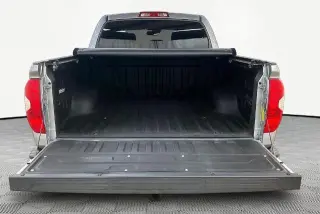 Toyota Tundra 2019 4x4 SR5 4p CrewMax Cab Pickup SB (5.7L V8)