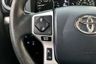 Toyota Tundra 2019 4x4 SR5 4p CrewMax Cab Pickup SB (5.7L V8)