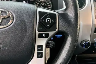 Toyota Tundra 2019 4x4 SR5 4p CrewMax Cab Pickup SB (5.7L V8)