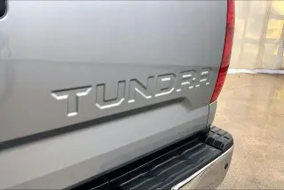 Toyota Tundra 2019 4x4 SR5 4p CrewMax Cab Pickup SB (5.7L V8)