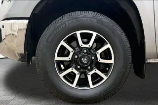 Toyota Tundra 2019 4x4 SR5 4p CrewMax Cab Pickup SB (5.7L V8)