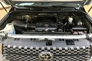 Toyota Tundra 2019 4x4 SR5 4p CrewMax Cab Pickup SB (5.7L V8)