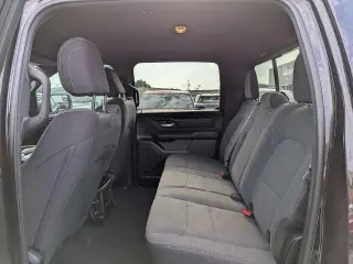 Ram 1500 2024 4x4 Tradesman 4p. Cabina Tripla 5,6 pies de cajón Camioneta