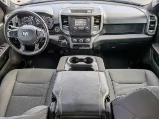 Ram 1500 2024 4x4 Tradesman 4p. Cabina Tripla 5,6 pies de cajón Camioneta