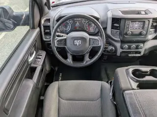 Ram 1500 2024 4x4 Tradesman 4p. Cabina Tripla 5,6 pies de cajón Camioneta