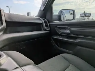 Ram 1500 2024 4x4 Tradesman 4p. Cabina Tripla 5,6 pies de cajón Camioneta