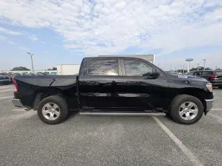 Ram 1500 2024 4x4 Tradesman 4p. Cabina Tripla 5,6 pies de cajón Camioneta