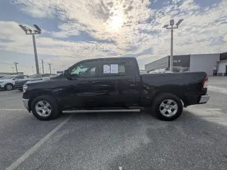 Ram 1500 2024 4x4 Tradesman 4p. Cabina Tripla 5,6 pies de cajón Camioneta