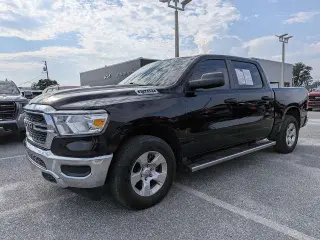 Ram 1500 2024 4x4 Tradesman 4p. Cabina Tripla 5,6 pies de cajón Camioneta