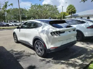 Ford Mustang Mach-E 2023 Select 4p SUV