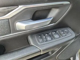 Ram 1500 2019 4x4 Big Horn 4p Camión Cabina Doble 5.6 pies ST