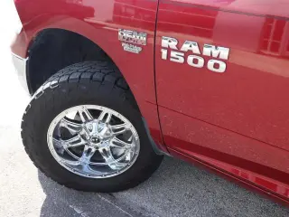 Ram 1500 2014 4x4 SLT 4p Cabina de Tripulacion 5.5 ft. SB Camioneta