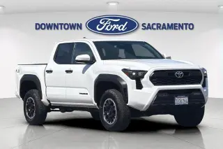 Toyota Tacoma 2025 4x4 SR5 4p Doble Cabina 5.0 ft SB