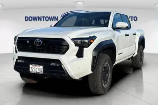 Toyota Tacoma 2025 4x4 SR5 4p Doble Cabina 5.0 ft SB