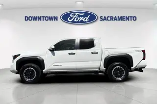 Toyota Tacoma 2025 4x4 SR5 4p Doble Cabina 5.0 ft SB