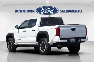 Toyota Tacoma 2025 4x4 SR5 4p Doble Cabina 5.0 ft SB